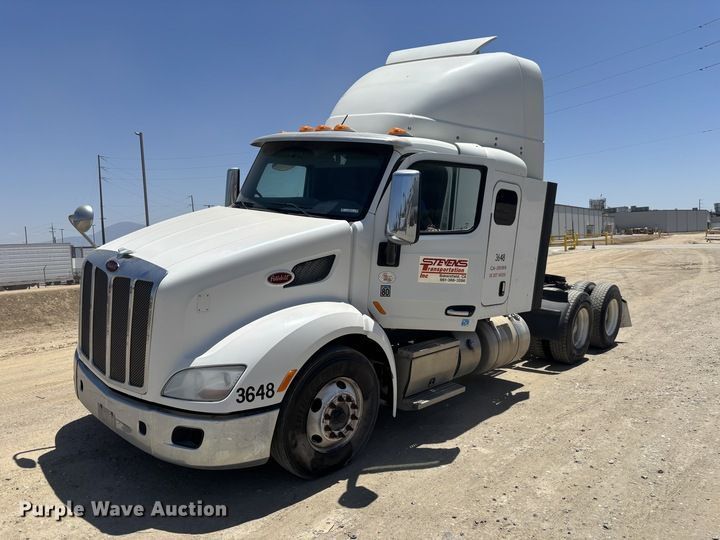 2018 Peterbilt 579 semi truck - ER7573
