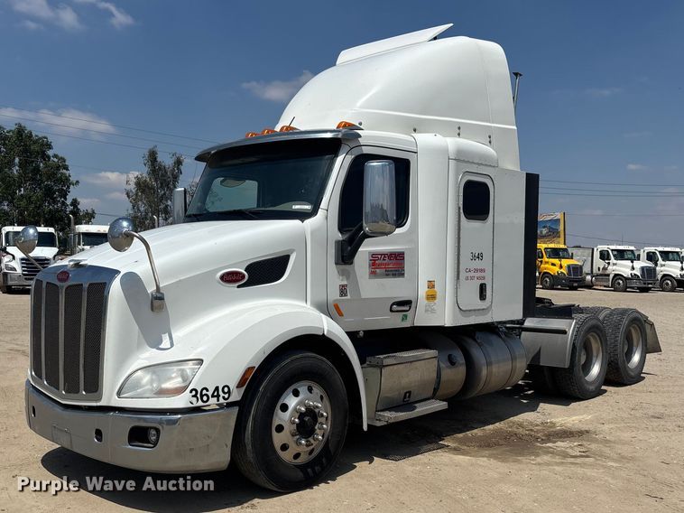 2018 Peterbilt 579 semi truck - ER7574