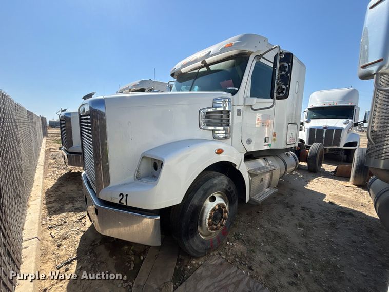 2012 Freightliner Coronado SD 122 semi truck - ER7578
