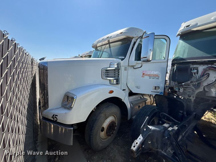 2011 Freightliner Coronado SD 122 semi truck - ER7579