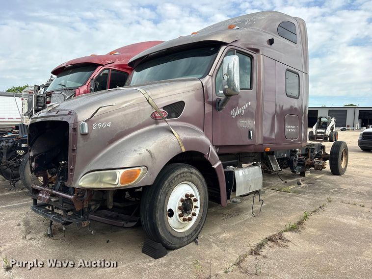 2009 Peterbilt 387 semi truck - ET2053