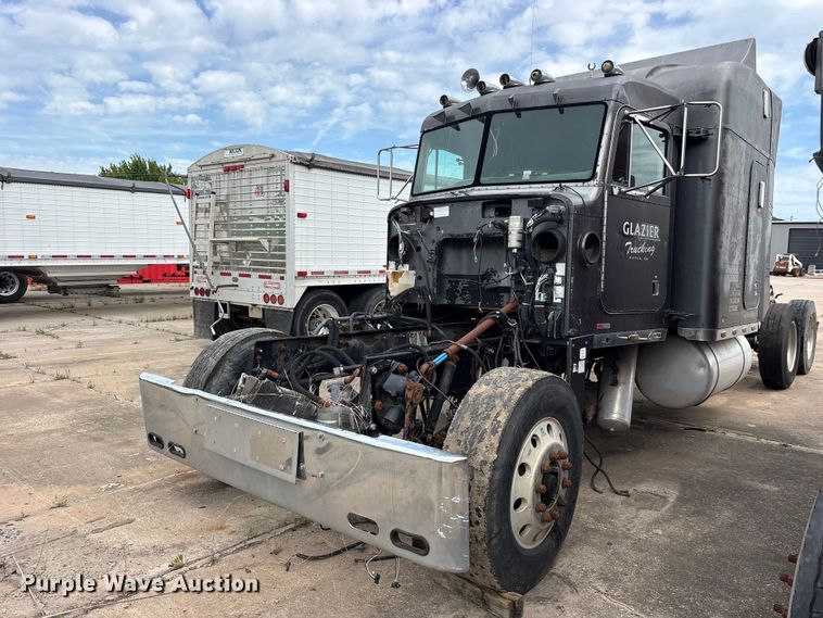 1999 Peterbilt 379 semi truck - ET2055