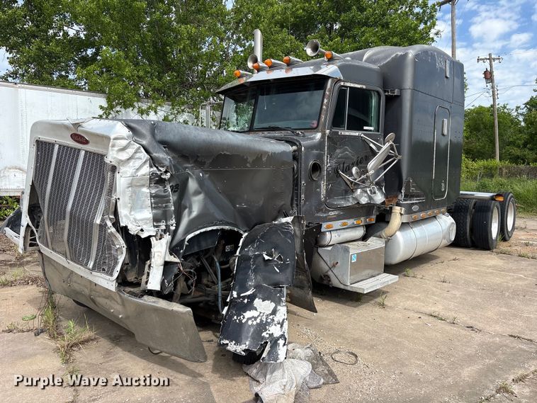 2001 Peterbilt 379 semi truck - ET2057