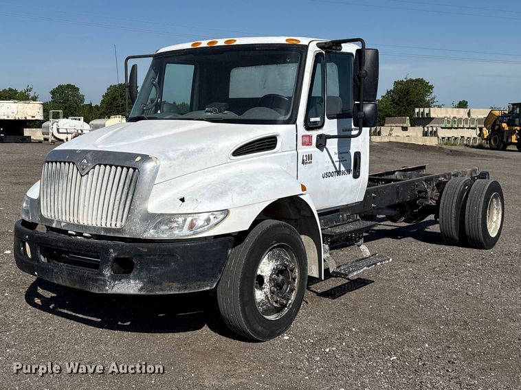 2007 International 4300  truck cab and chassis - ET6119