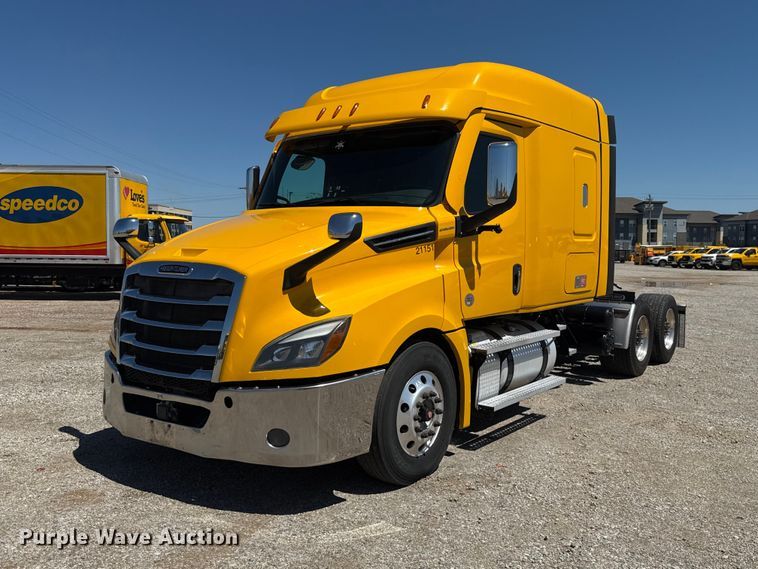 2021 Freightliner Cascadia 126 semi truck - ET6129