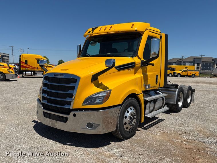 2021 Freightliner Cascadia 126 semi truck - ET6131