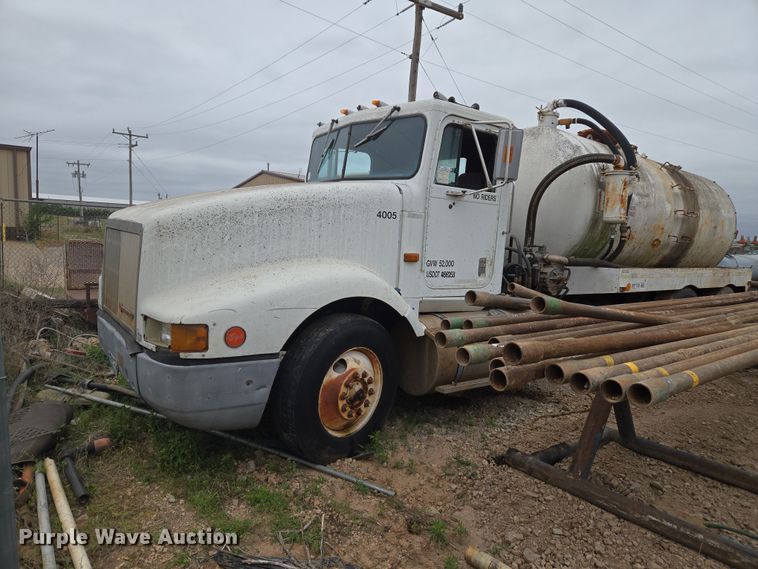 1991 International 9400 water truck - EW0090