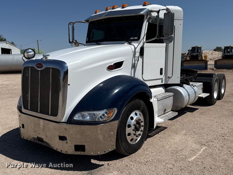 2009 Peterbilt 386 semi truck - EW4584