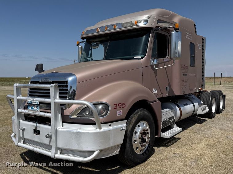 2001 Freightliner Columbia semi truck - FB6467