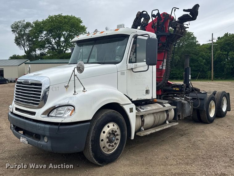2007 Freightliner Columbia 120 crane truck - FB7326