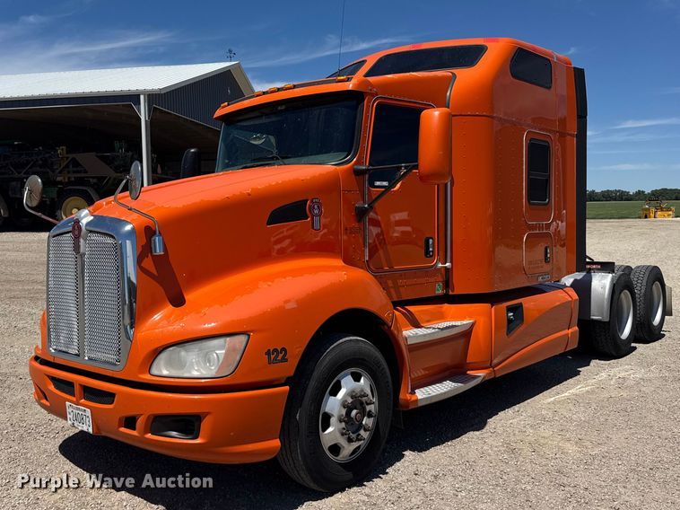 2014 Kenworth T660 semi truck - FB7357