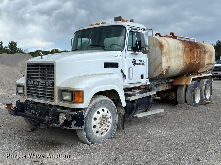 1999 Mack CH613 water truck - FC5654