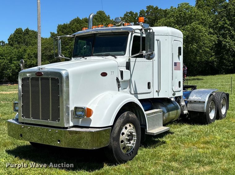 2012 Peterbilt 365 semi truck - FG0352