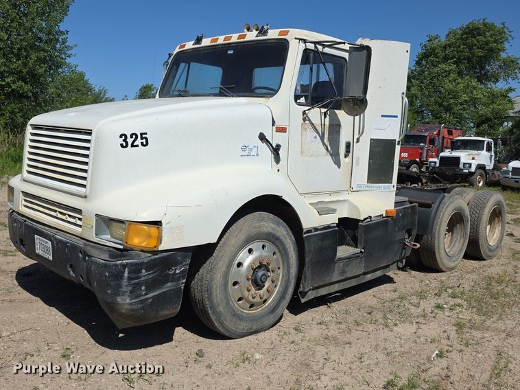 1988 International 8300 semi truck - FH6025