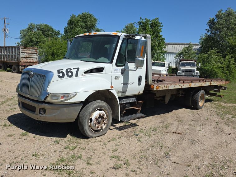 2002 International 4300 rollback truck - FH6026