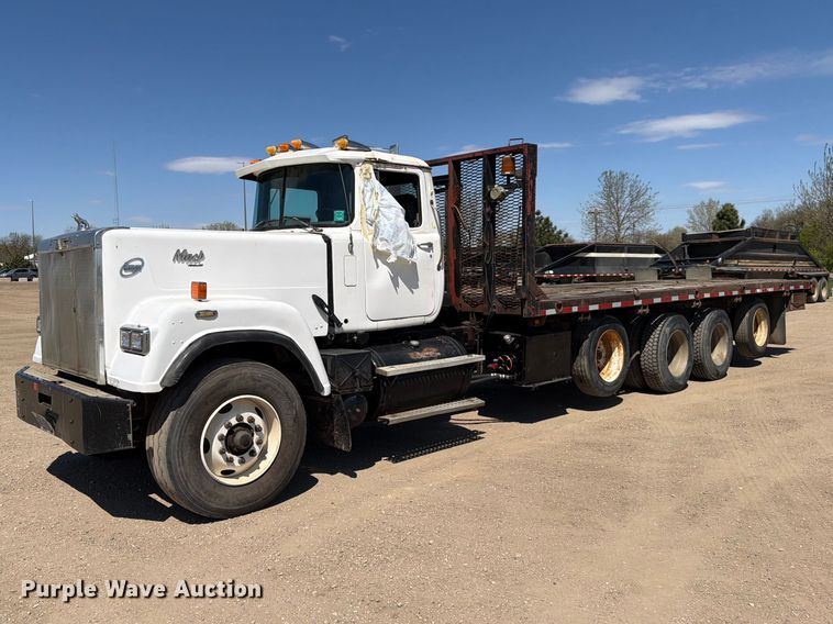 1988 Mack RW713 flatbed truck - FK0151