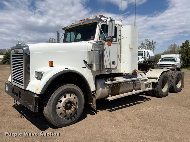 2008 Freightliner FLD120 semi truck - FK0159