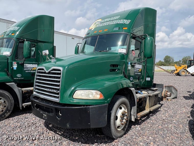2016 Mack CXU613 semi truck - FK1210