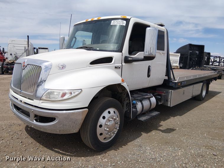 2022 International MV607 rollback truck - YA1265