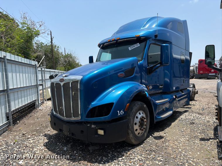 2019 Peterbilt 579 semi truck - YA1605