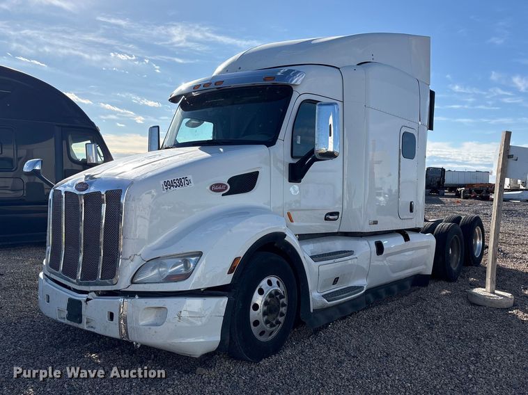 2019 Peterbilt 579 semi truck - YA1916