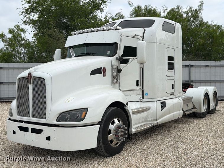 2016 Kenworth T660 semi truck - YA2188