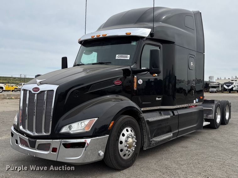 2023 Peterbilt 579 semi truck - YA2804