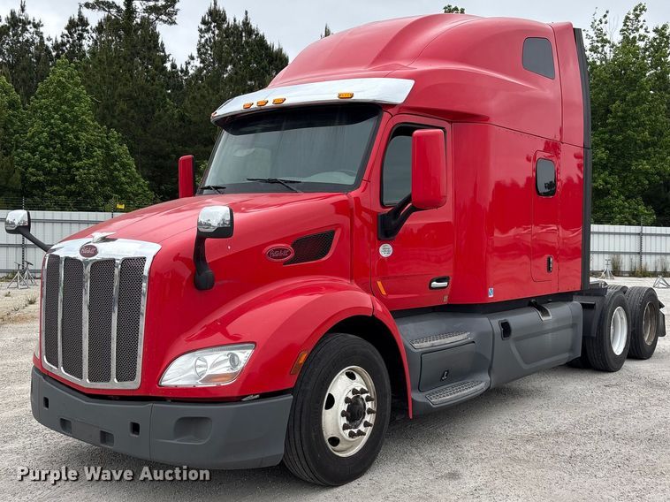 2020 Peterbilt 579 semi truck - YA2954