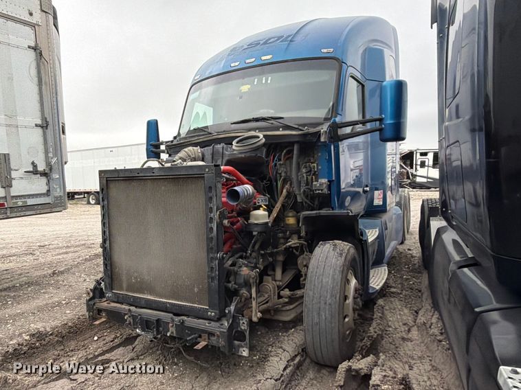 2018 Kenworth T680 semi truck - YA3423