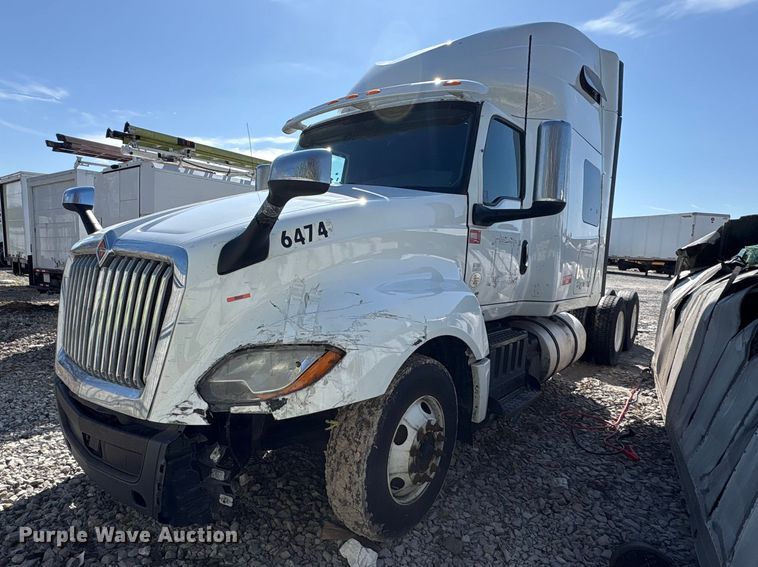 2018 International LT625 semi truck - YA6151