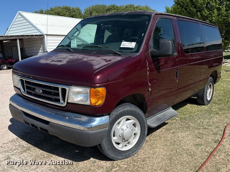 2006 Ford E350 Super Duty van - DH1970