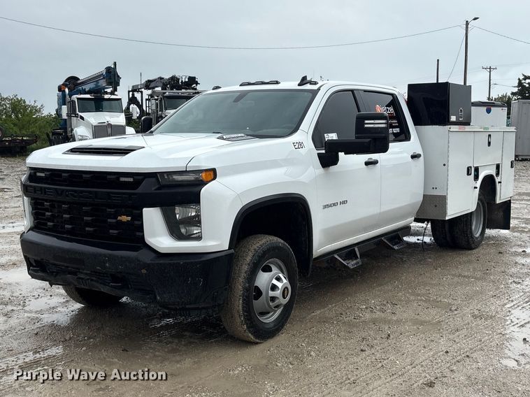 2020 Chevrolet Silverado 3500HD Crew Cab utility bed pickup truck - DO5228