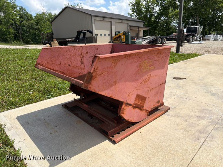 Skid mounted dumpster - DQ7766