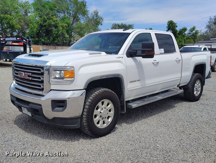 2018 GMC Sierra 2500HD Crew Cab pickup truck - DT0793