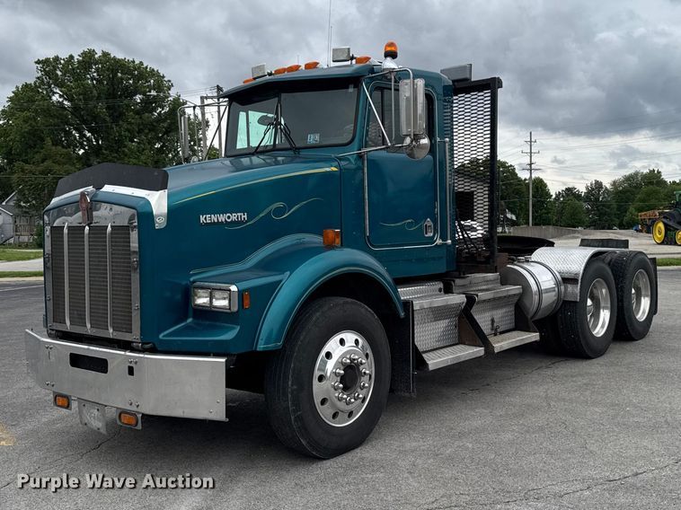 1994 Kenworth T800B semi truck - DV2001