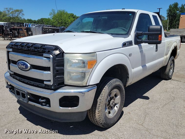 2011 Ford F250 Crew Cab pickup truck - DZ7123