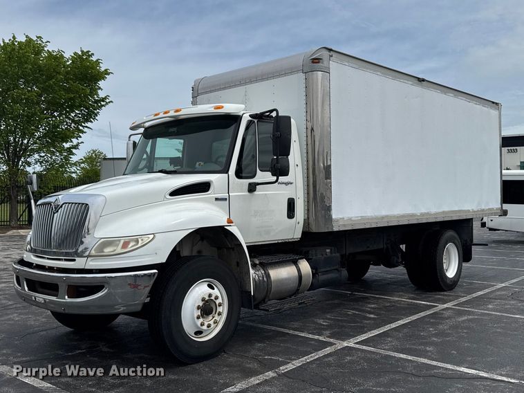 2009 International DuraStar 4300 box truck - EA2334