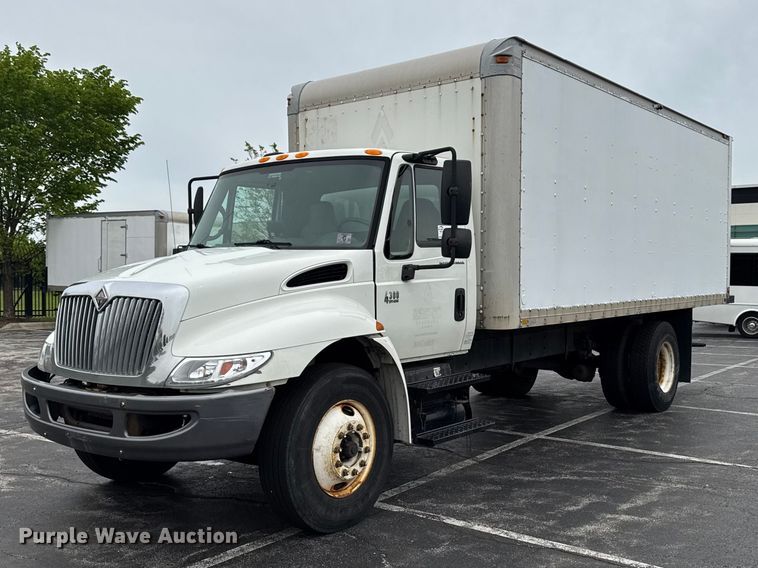 2007 International DuraStar 4300 box truck - EA2338