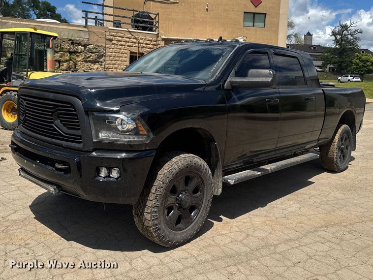 2014 RAM 2500 Crew Cab pickup truck - EA2365
