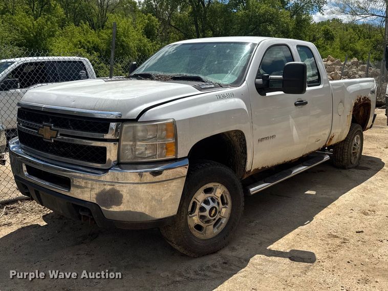 2011 Chevrolet Silverado 2500HD Ext. Cab pickup truck - EA2366
