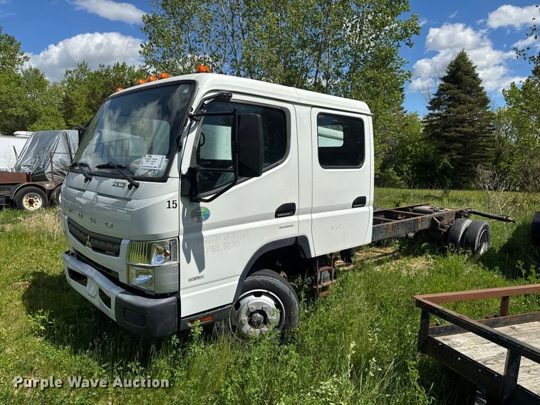 2017 Mitsubishi Fuso FEC72W Crew Cab truck cab and chassis - EA2369