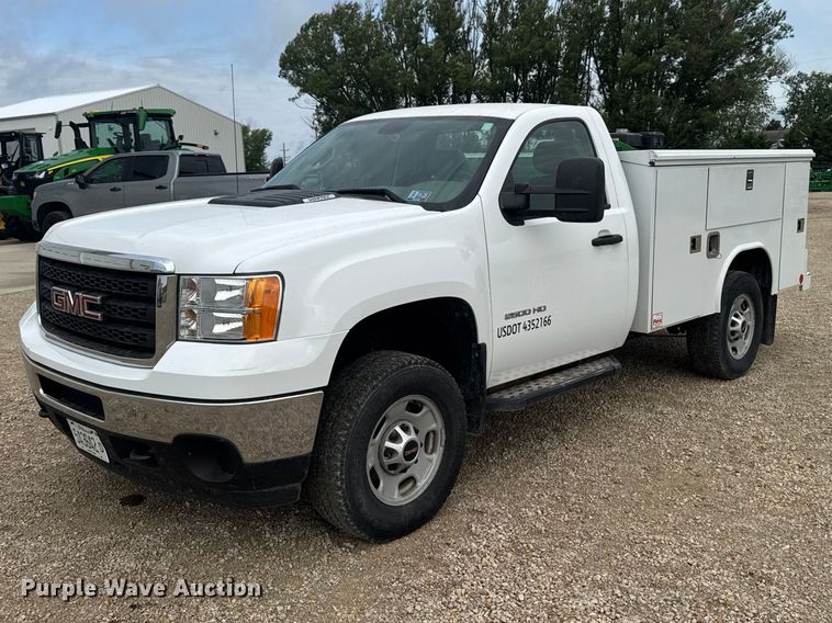 2011 GMC Sierra 2500HD utility bed pickup truck - EA2372