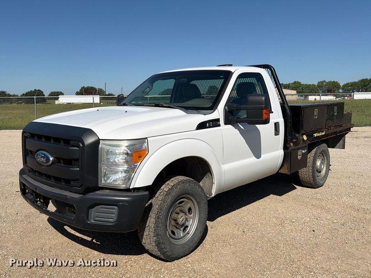 2011 Ford F250 Super Duty flatbed pickup truck - EA4910