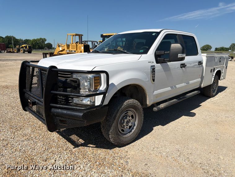 2019 Ford F250 Super Duty Crew Cab utility bed pickup truck - EA4914