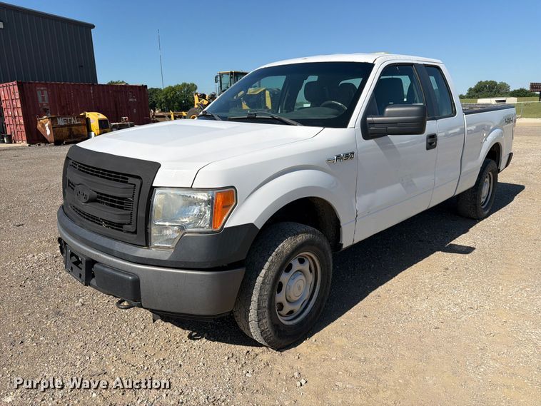 2013 Ford F150 Ext. Cab pickup truck - EA4915
