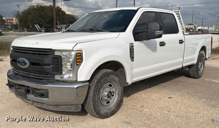 2018 Ford F250 Super Duty XL Crew Cab pickup truck - ED5037