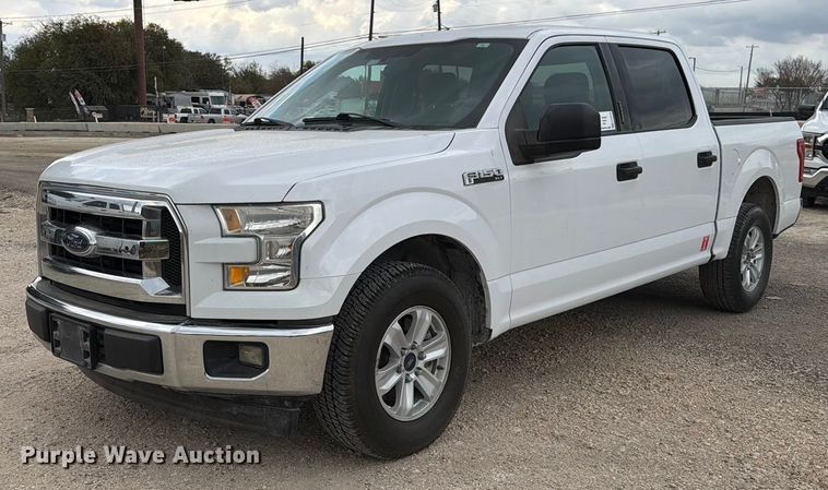 2017 Ford F150 XLT SuperCrew pickup truck - ED5038