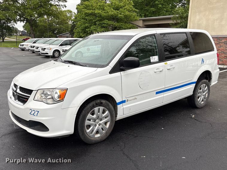 2016 Dodge Grand Caravan van - EF1153
