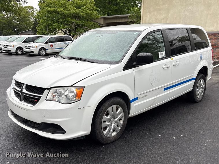 2017 Dodge Grand Caravan van - EF1154