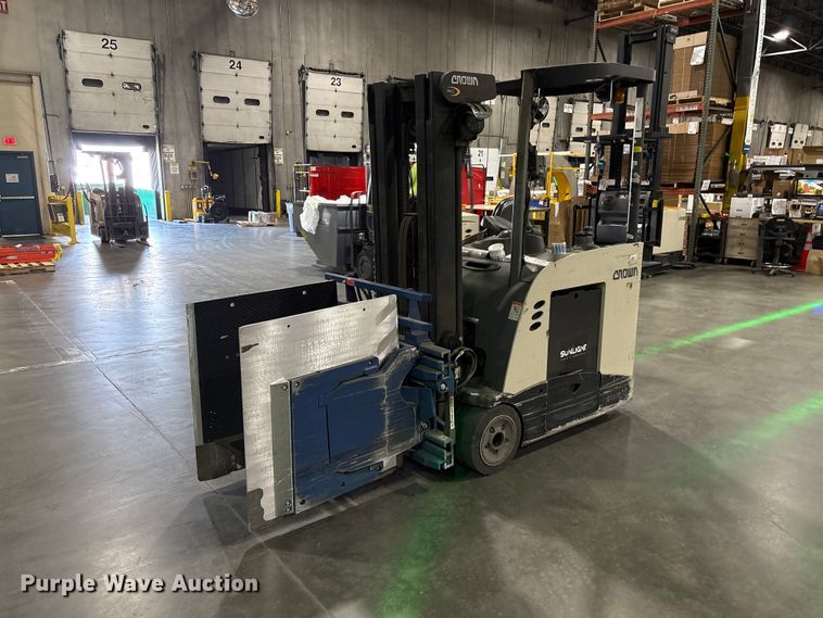 2017 Crown RC5545-40 forklift - EF1192